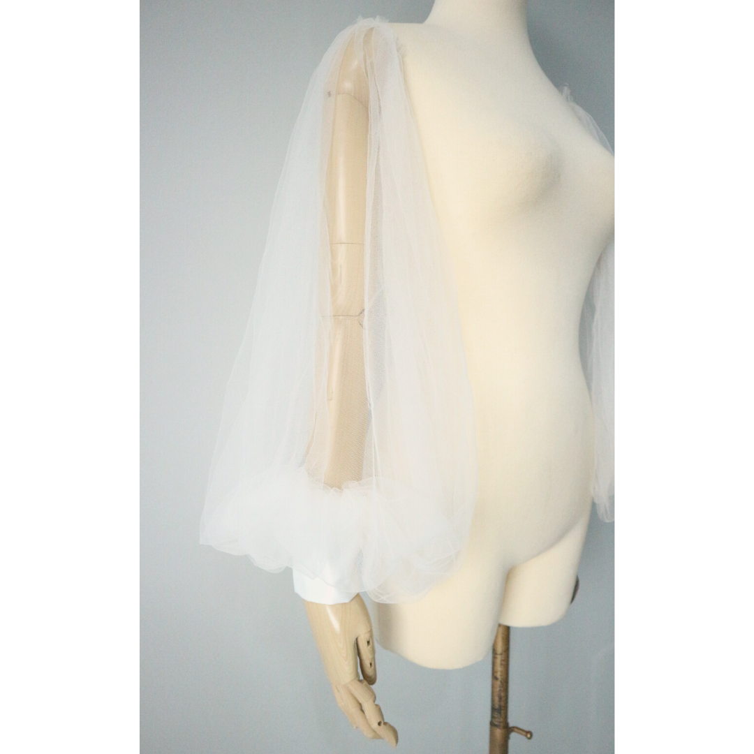 Dae Tulle Sleeve (Snow / Onyx)