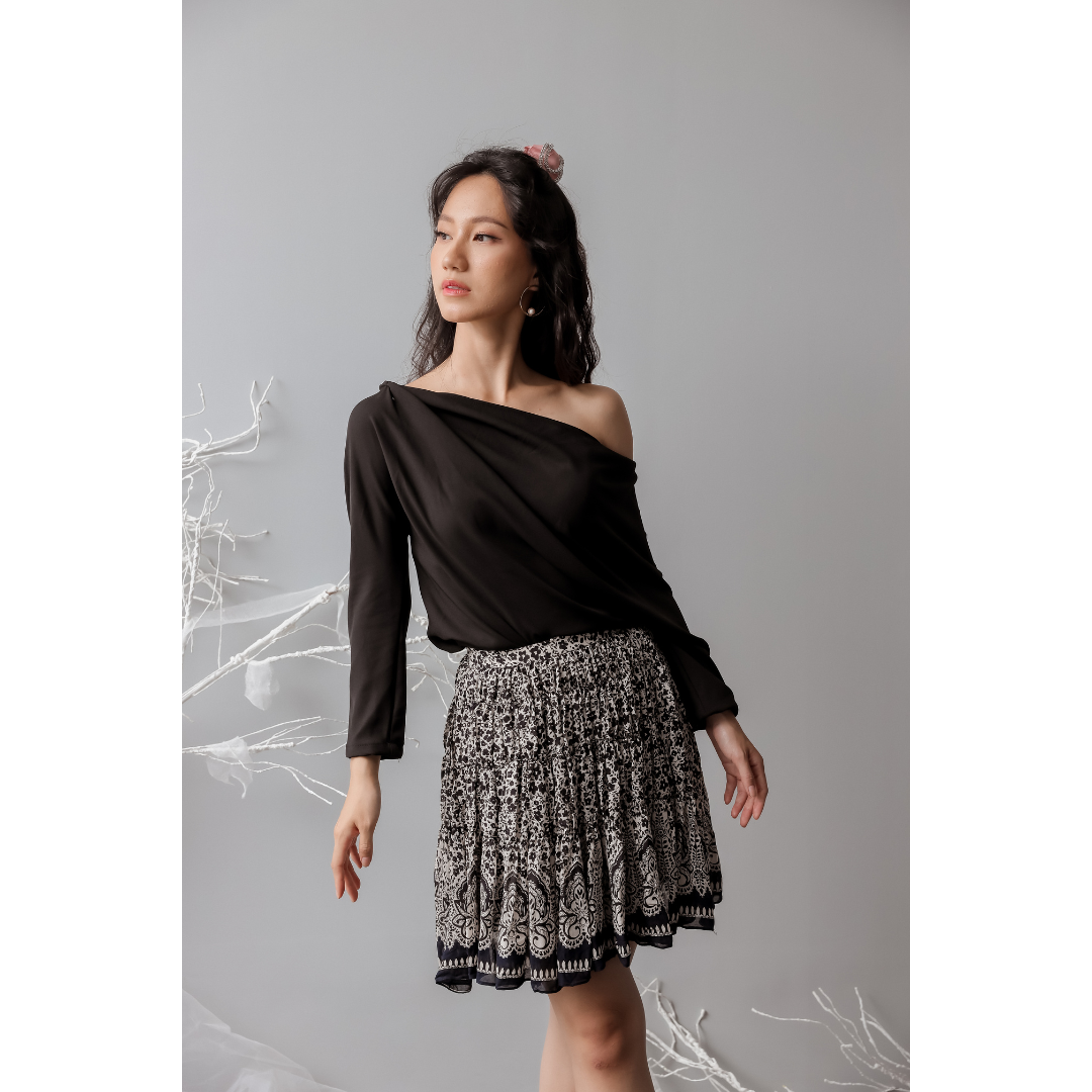 Bundle Shin Assymetric Top + Shin Ruched Skirt